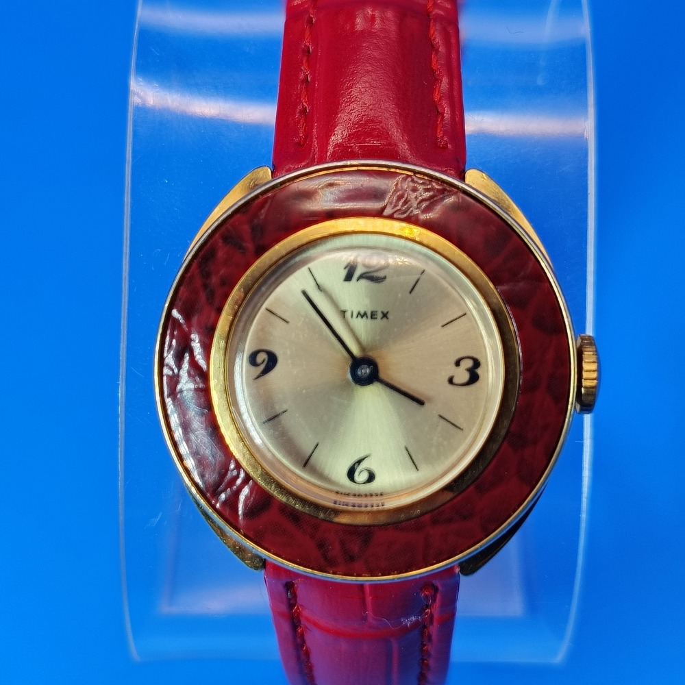 Vintage 1974 Timex Mechanical Wind 27mm Women'sโ Watch New Leather Size 4-6.75